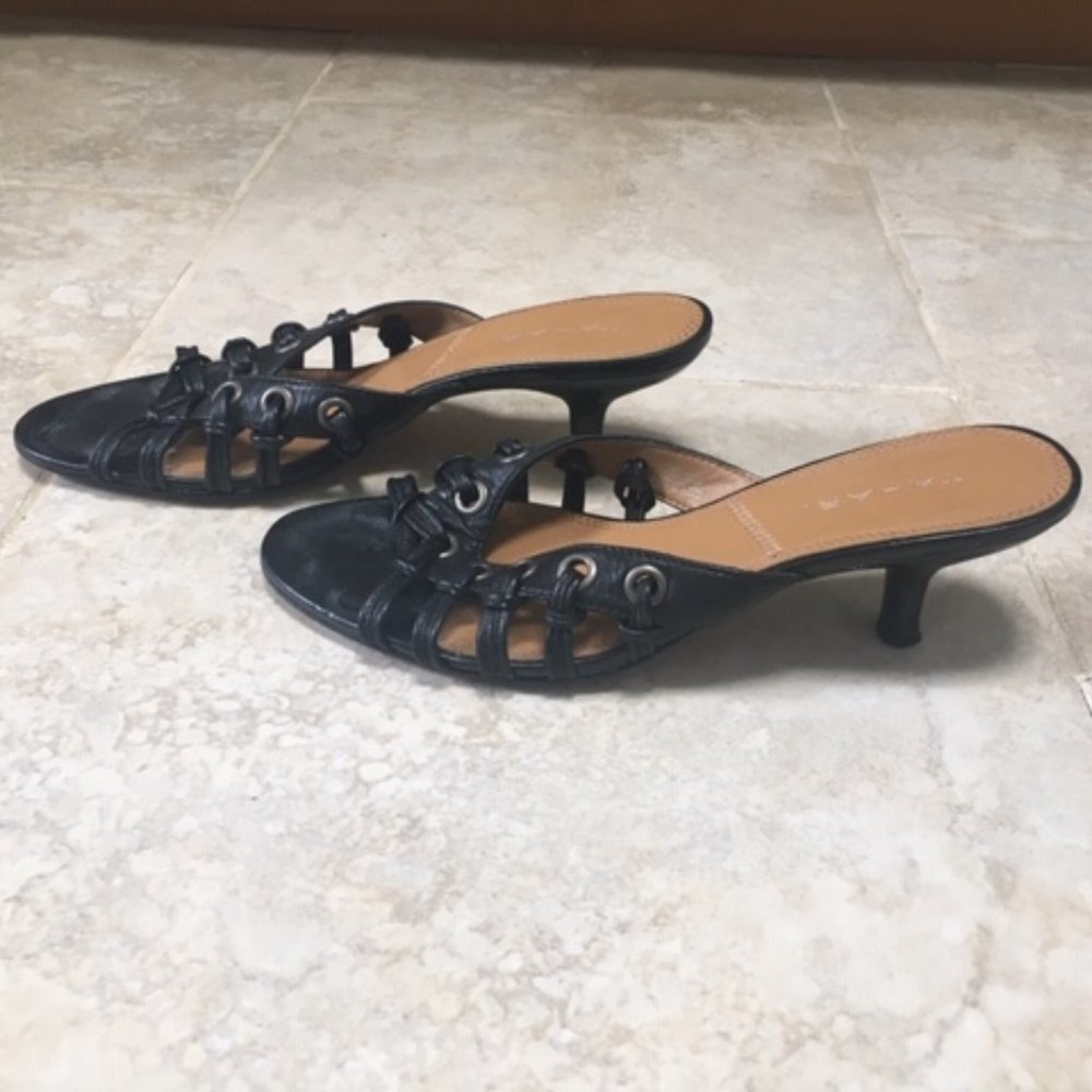 Tahari Marais Sandal Size 7 - Picture 4 of 5